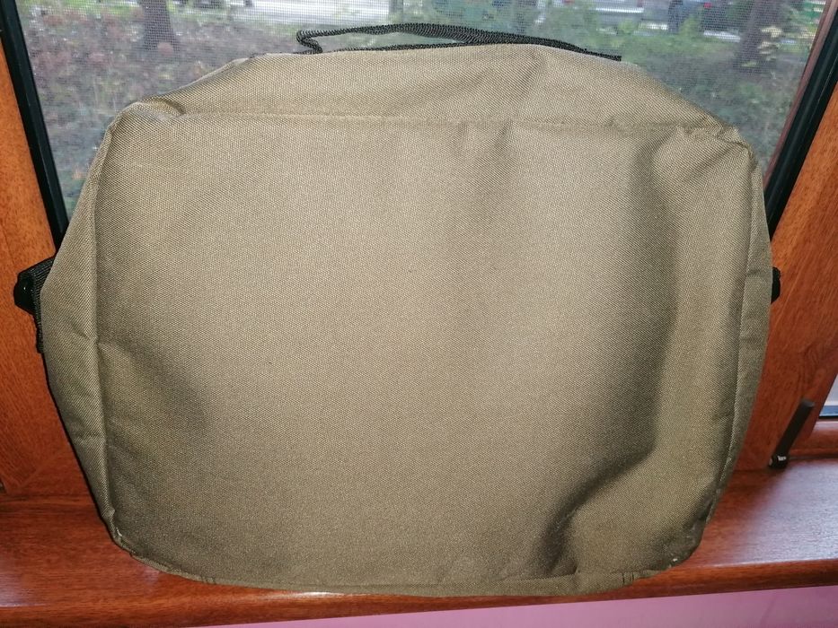 Полиестерна чанта, зелена, нова, 42/36 и бяла  40/37