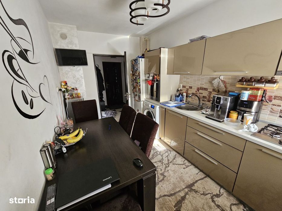 Vand apartament cu 2 camere decomandat