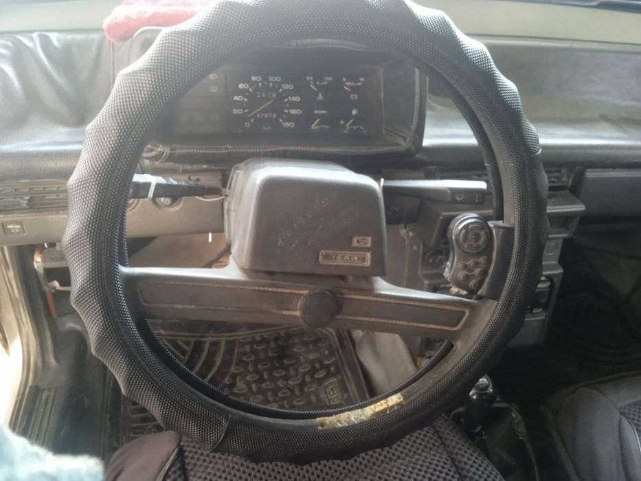 Lada Vaz 21099 yurib turgan mashina.Olgan odam baraka topadi.