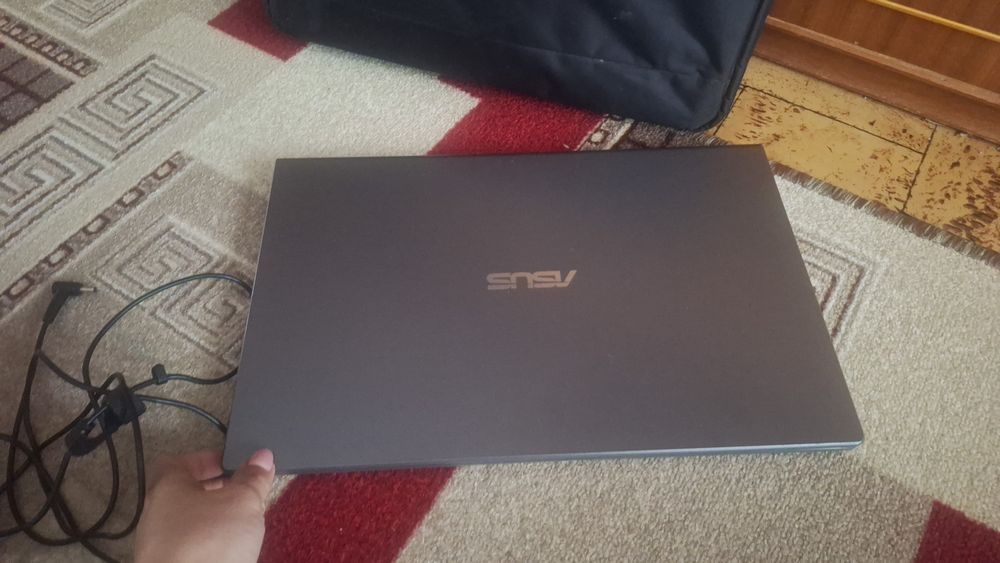 Ноутбук- ASUS X515J