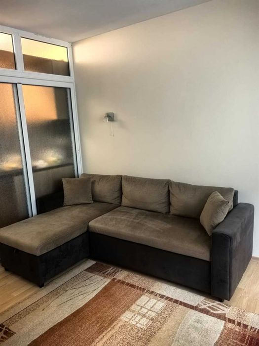 Разтегателен диван, холна маса, портманто