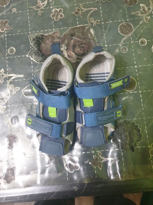 Продам детские сандали