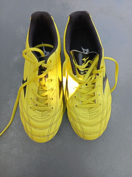 Бутонки за футбол