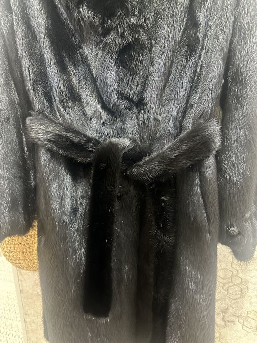 Продаётся норковая шуба