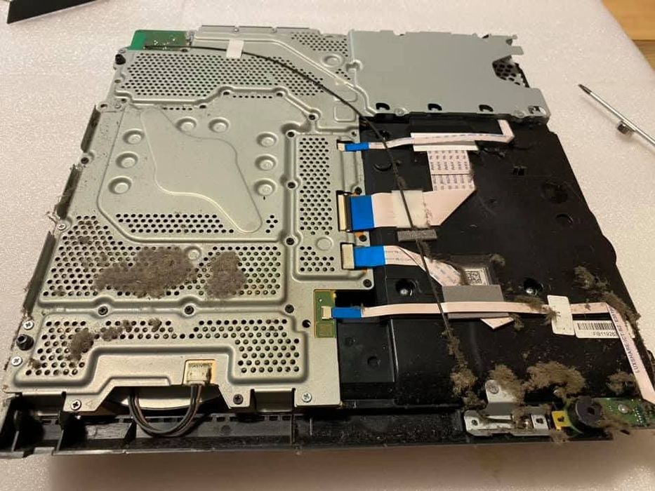 Ofer servicii de mentenanță laptop PlayStation, desktop, laptop