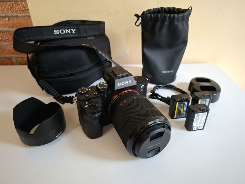 Sony A7 II с обектив 28-70, три батерии и калъф