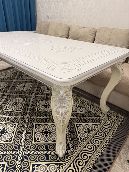 Стол со стульями