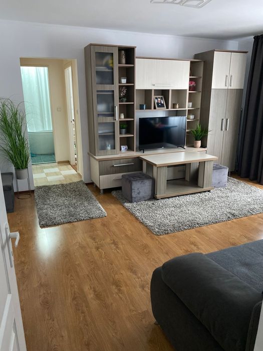 Inchiriez Apartament cu 2 camere Semidecomandat