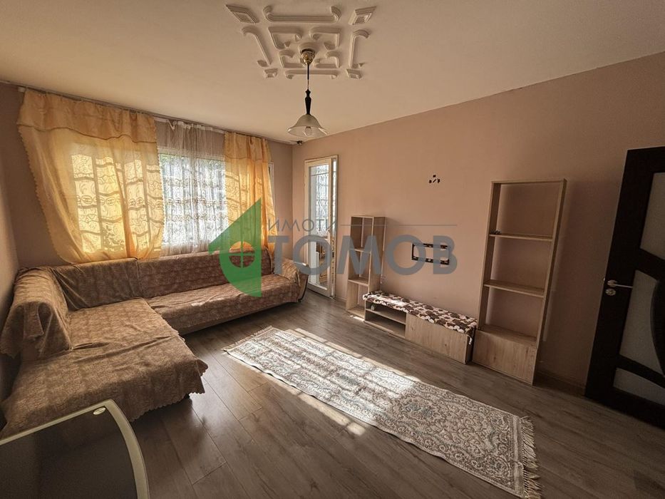 Обзаведен двустаен апартамент в кв. Три Чучура-север