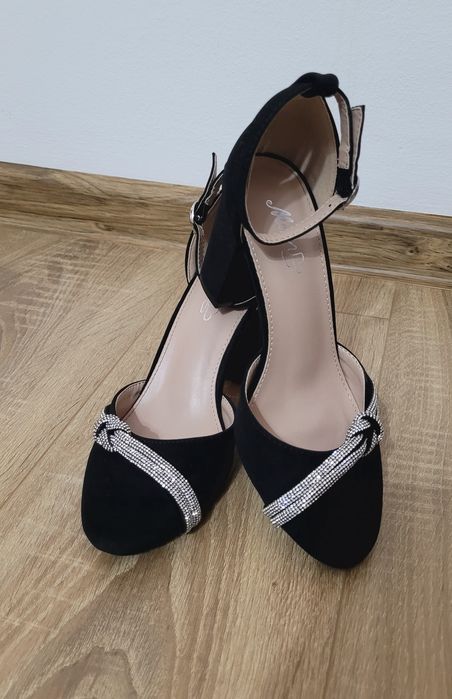 Pantofi cu toc marime 35