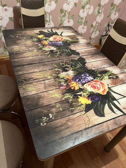 Стол со стульями