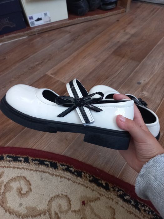 Продам туфельки и сандали для девочки