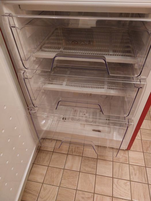 Холодильник Artel не рабочий