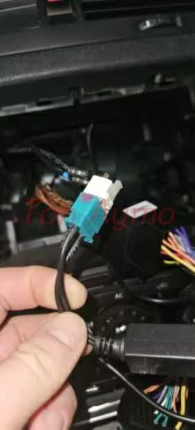 Антена усилвател Fakra Факра Към DIN Дин VW AUDI SEAT SKODA PORSCHE