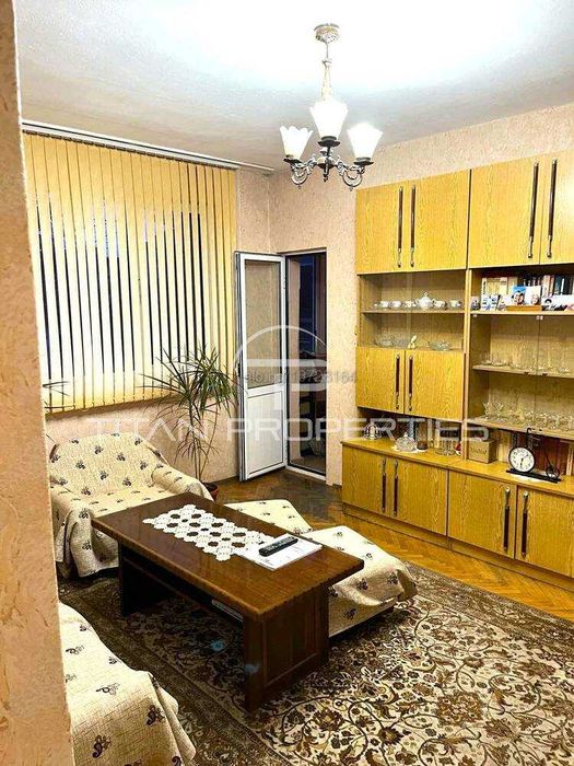 Двустаен апартамент с възможност за преустройство в Кършияка