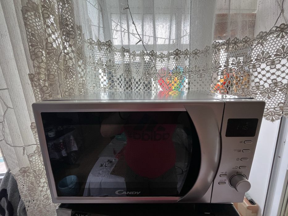 Микровълнова фурна с грил Candy