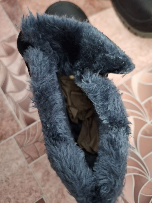 Ботинкалар сатылады жана