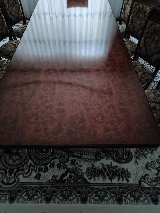 Стол со стульями в комплекте