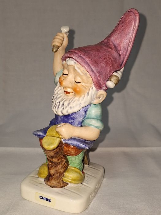 Порцеланова фигура--Goebel--W.Germany--1982--Chris--обущар.