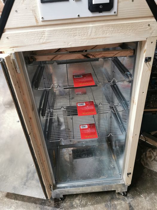 Afumatoare electrica cu convecție