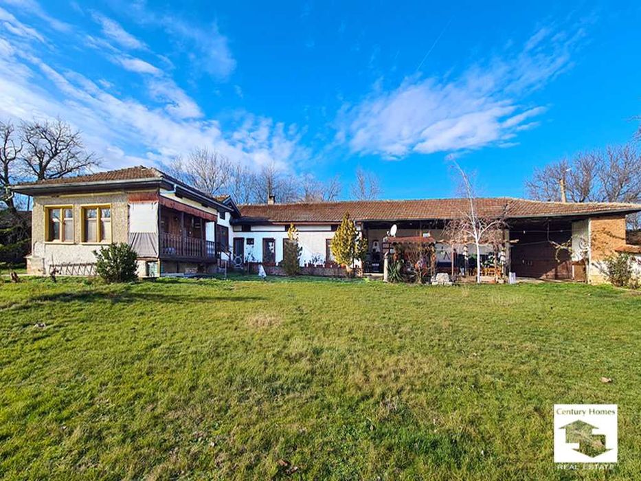 116258 Къща с 4 спални, голям двор, плевня и кладенец в с. Хотница