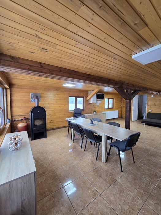 Închiriez cabană cu ciubăr