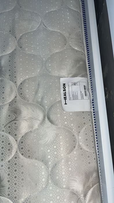 Кровать с матрасом