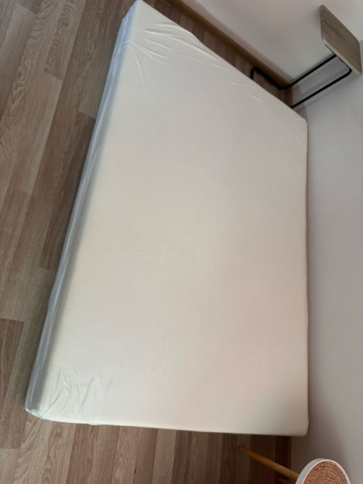 Матрак 140х200 -мемори пяна(като нов)