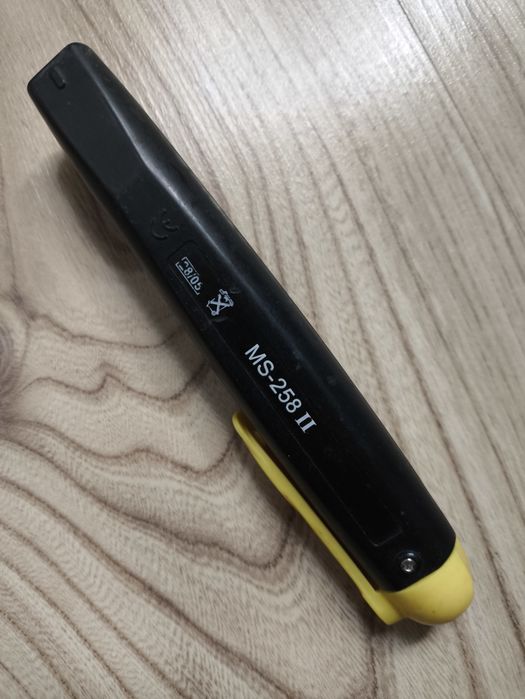 Инструменти за електро техници два детектора