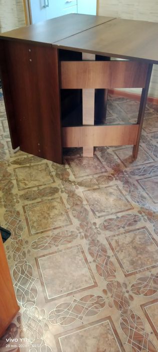 Продам стол книжка б/у