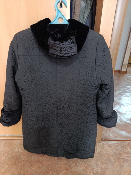 Продам женскую куртку