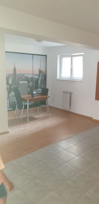 Apartament ultracentral de închiriat 2 camere cu loc de parcare.