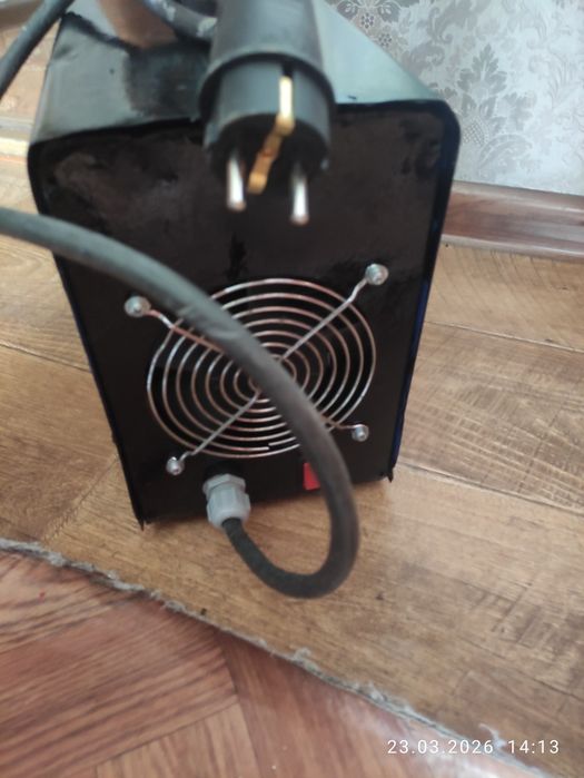 Продам   сварочный аппарат. Сварка электродом