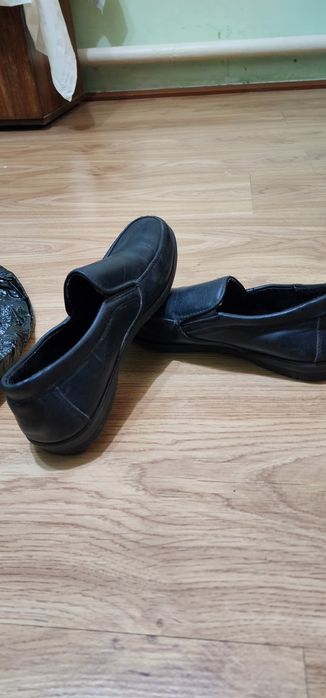 Туфли черные.кожаные на мальчика.мягкие.удобныее