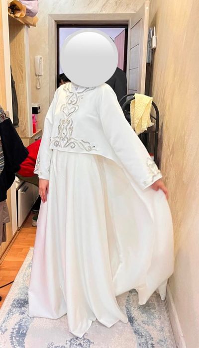 Продается платье и накидка со шлейфом