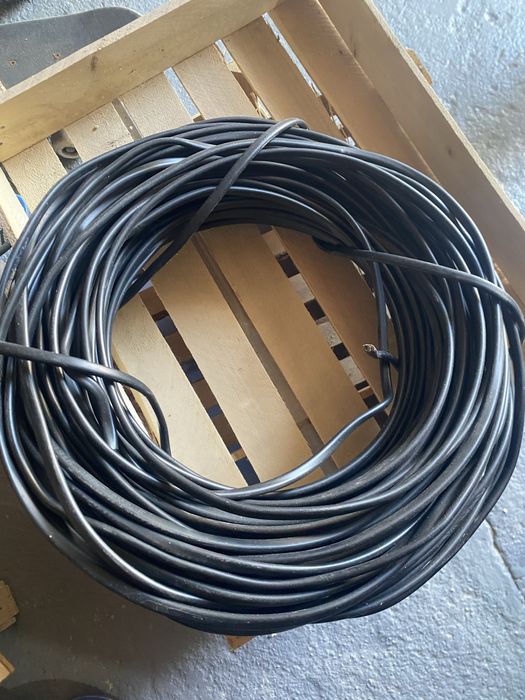 Коаксиальный кабель с медной и изоляционной центральной жилой