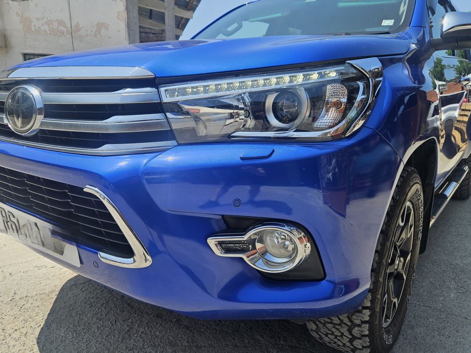 Ляв/десен фар за Toyota Hilux 2016г