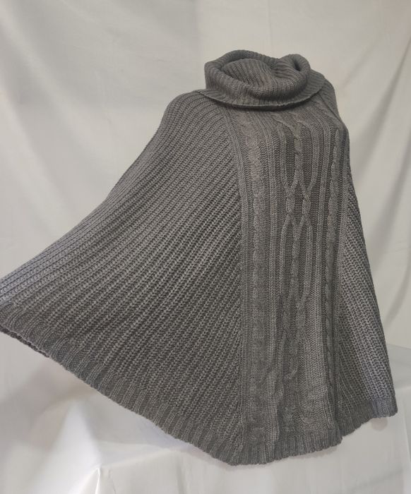 Pulover Poncho cu guler mare marca Rainbow
