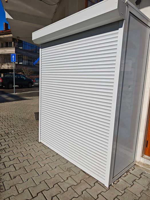 Бяла външна щора с дистанционно