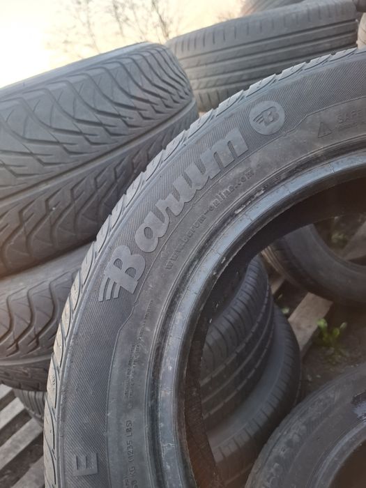 Vand 2 anvelope 195 60 15 ca noi de vara nu au defecte