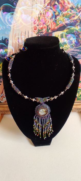 Колье с кулоном сердце.