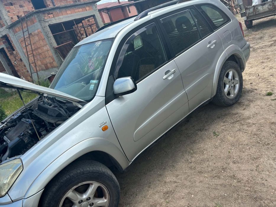 Toyota RAV4 2.0 D4D – На части или цяла