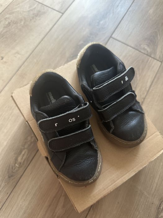 Кожаные кроссовки