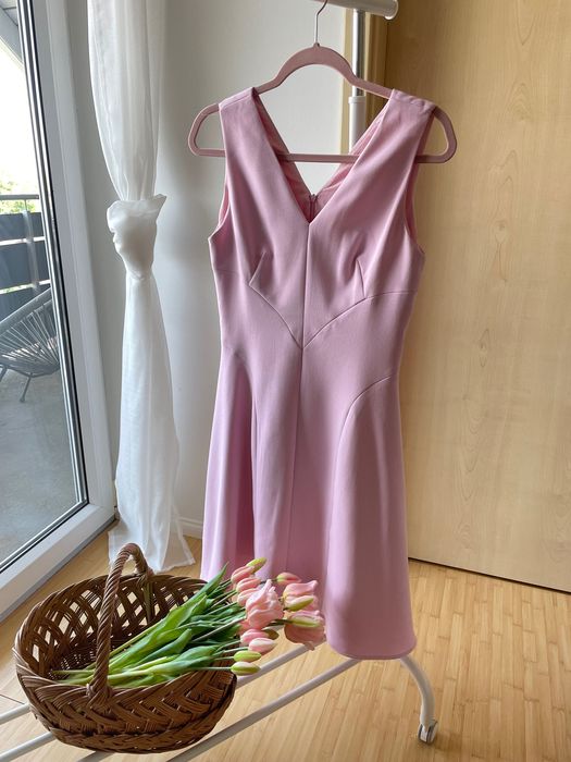 Rochie clasica, Motf