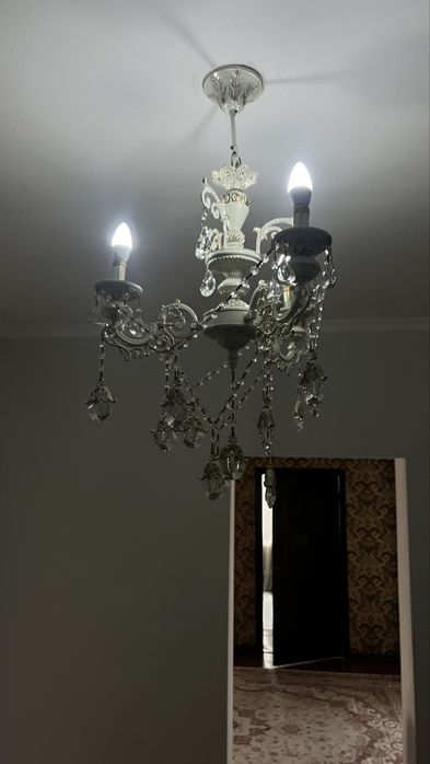 Продаю люстру срочно