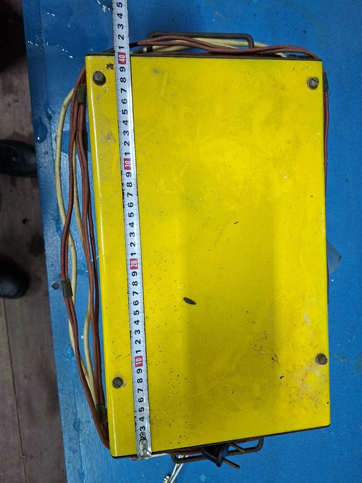 Продам пускозарядное устройство 12v.