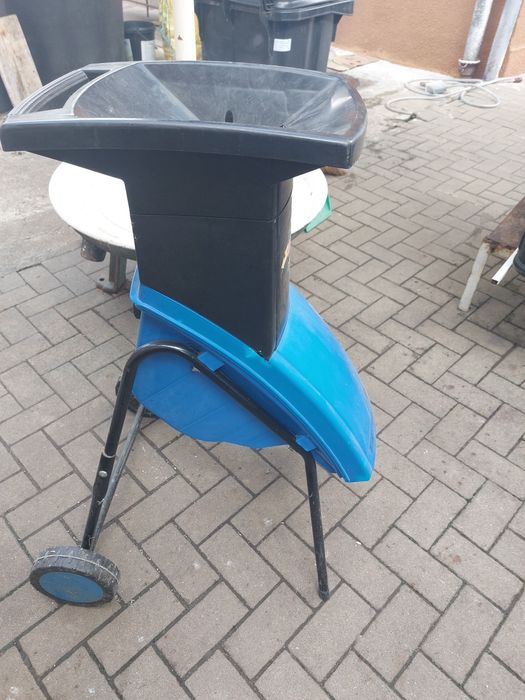 De vânzare mașina pentru tocat , mărunțit fructe.