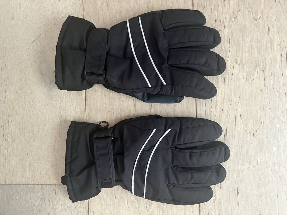 Ски каска размер М с подарък ски ръкавици