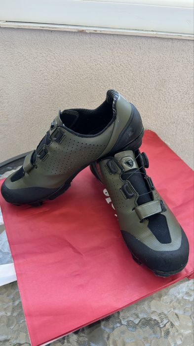 Vând papuci ciclism SPD Van Rysel (Decathlon), mărimea 43.