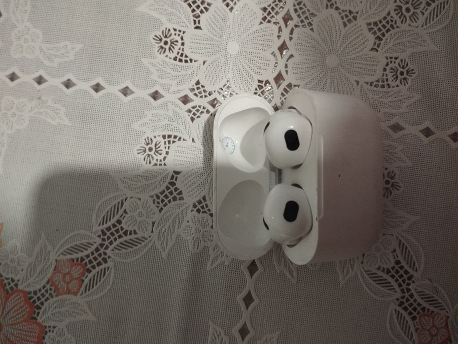 Наушники        .